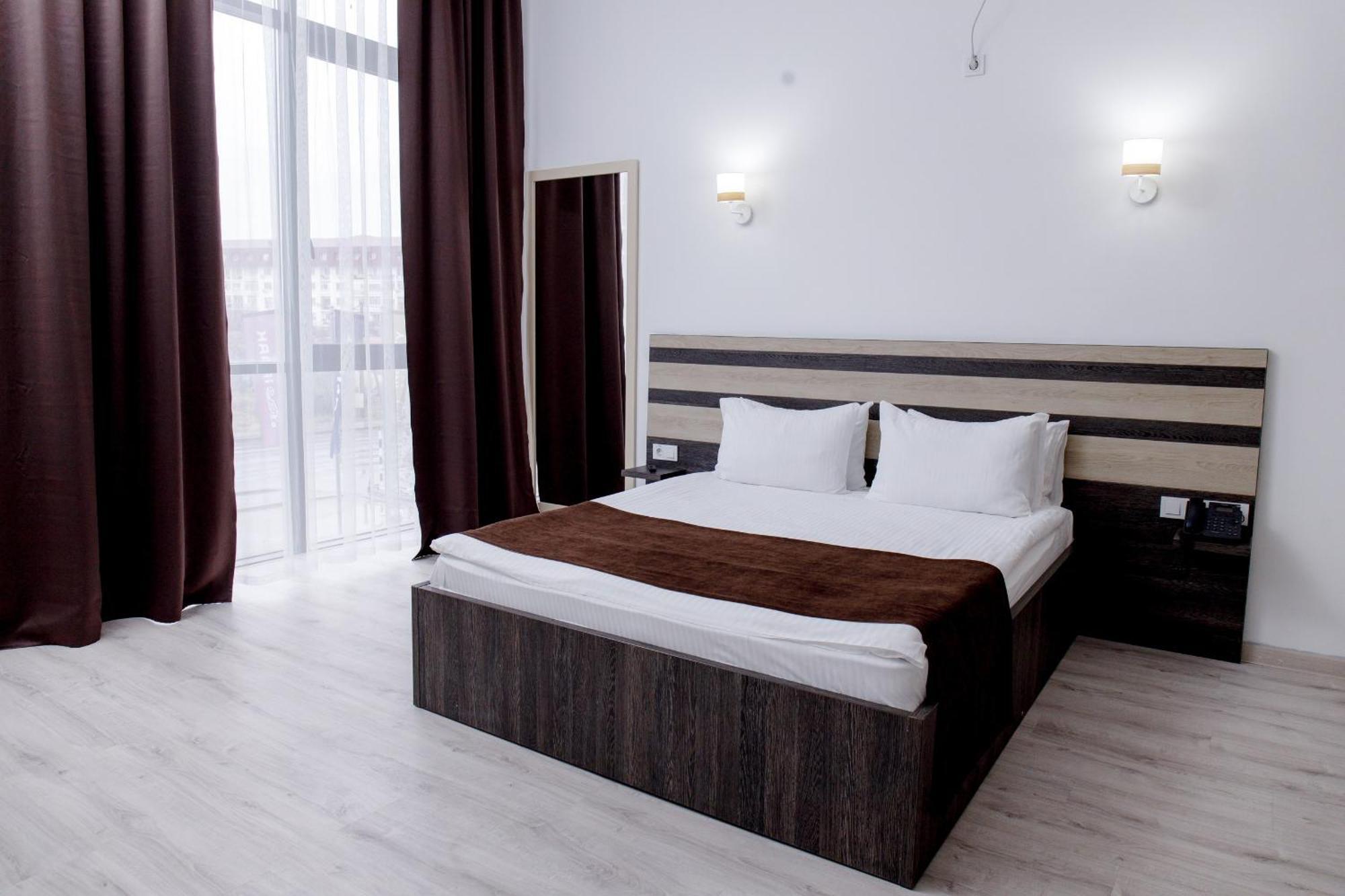 Infinity Plaza Hotel Atyraū Exteriér fotografie