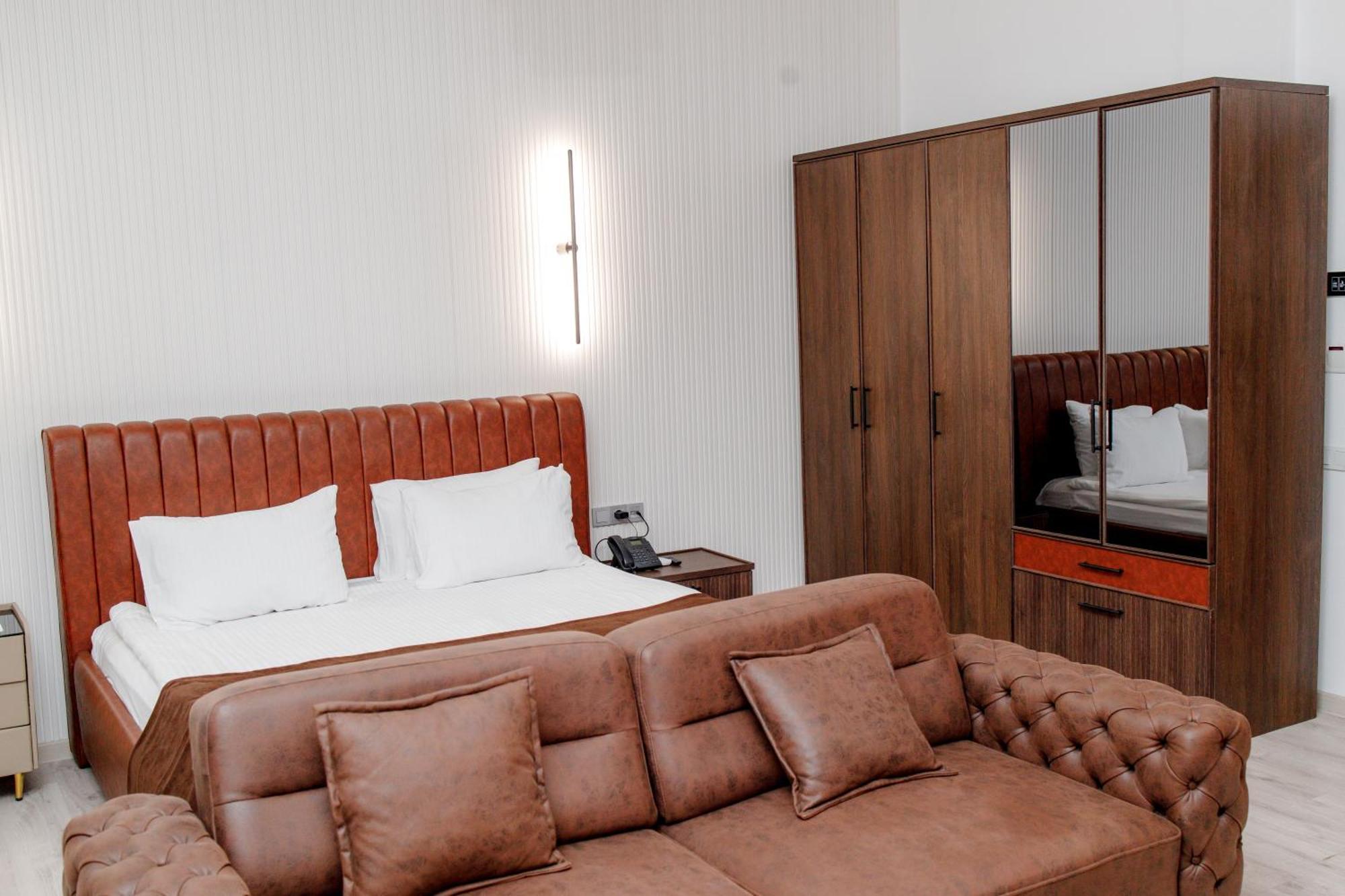 Infinity Plaza Hotel Atyraū Exteriér fotografie