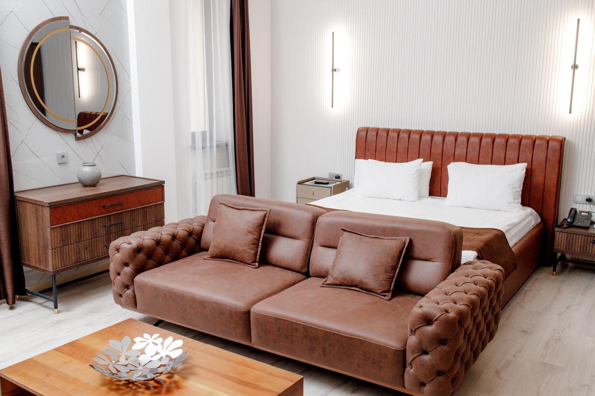 Infinity Plaza Hotel Atyraū Exteriér fotografie