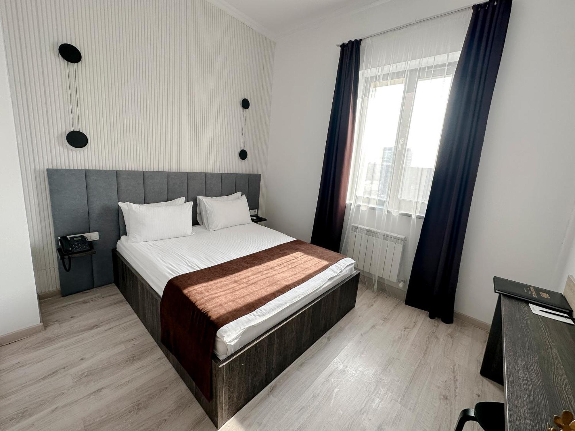 Infinity Plaza Hotel Atyraū Exteriér fotografie